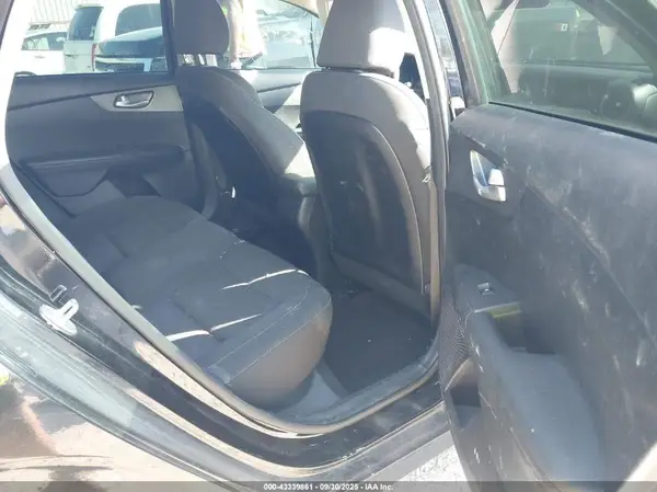 3KPF24AD9KE028578 2019 KIA FORTE - Image 8