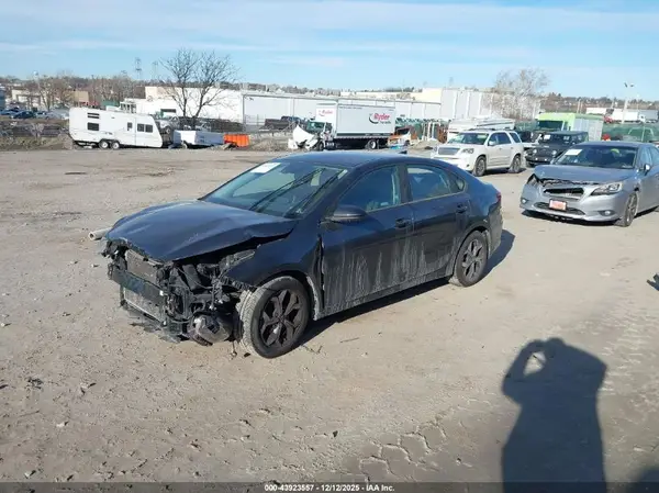 3KPF24AD9KE030461 2019 KIA FORTE - Image 2