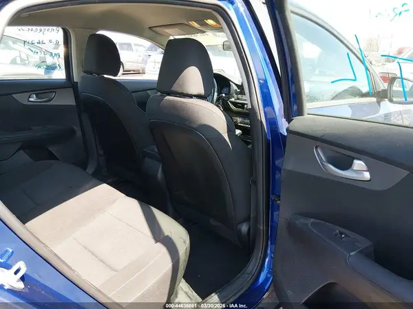 3KPF24AD9KE032257 2019 KIA FORTE - Image 8