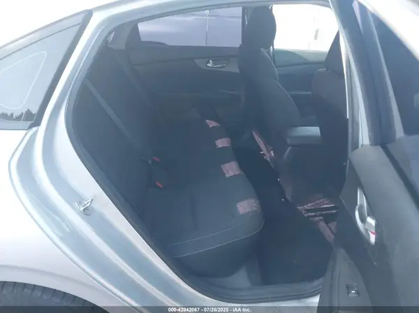 3KPF24AD9KE035420 2019 KIA FORTE - Image 8