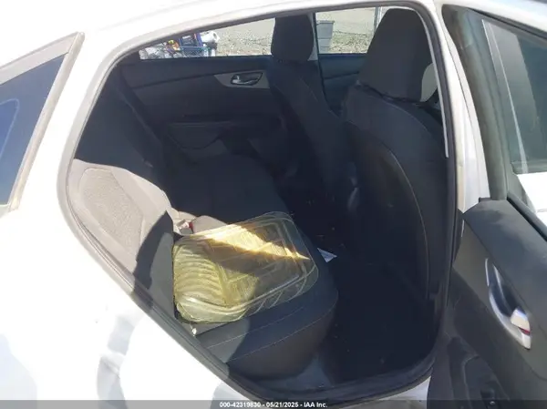 3KPF24AD9KE037958 2019 KIA FORTE - Image 8