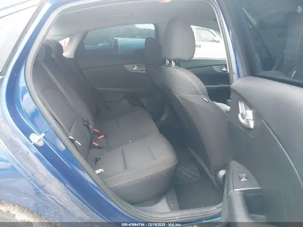 3KPF24AD9KE042481 2019 KIA FORTE - Image 8