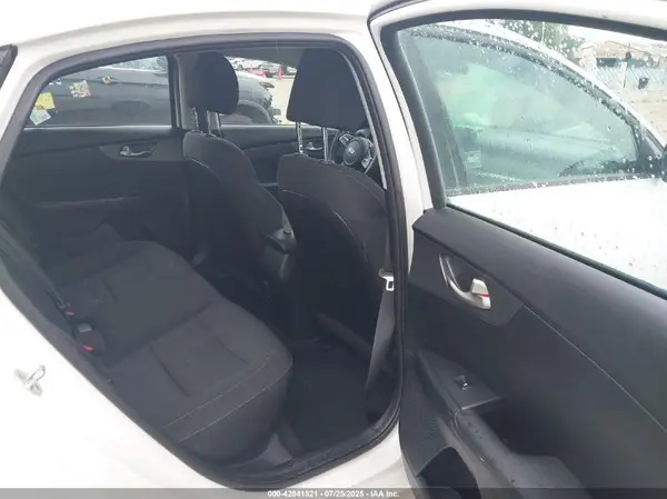 3KPF24AD9KE055456 2019 KIA FORTE - Image 8