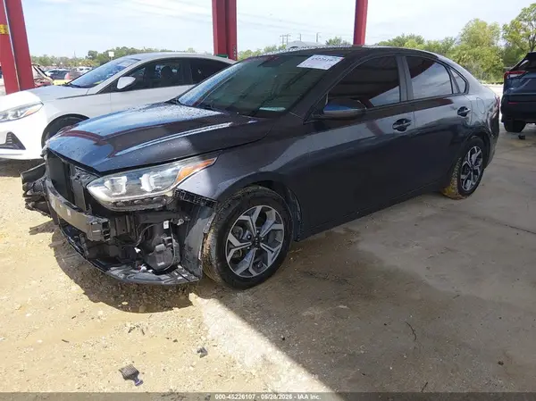 3KPF24AD9KE059927 2019 KIA FORTE - Image 2