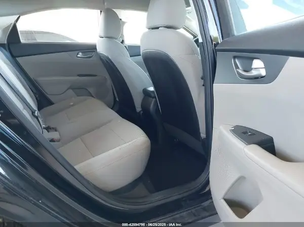 3KPF24AD9KE060124 2019 KIA FORTE - Image 8