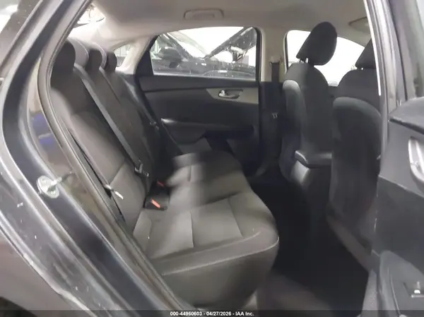 3KPF24AD9KE061256 2019 KIA FORTE - Image 8