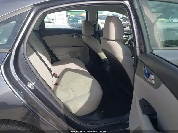 3KPF24AD9KE064870 2019 KIA FORTE - Image 8