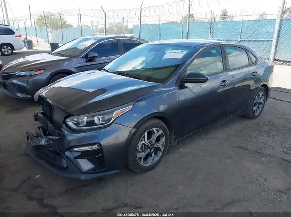 3KPF24AD9KE067221 2019 KIA FORTE - Image 2