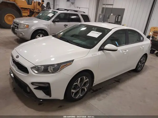 3KPF24AD9KE068157 2019 KIA FORTE - Image 2