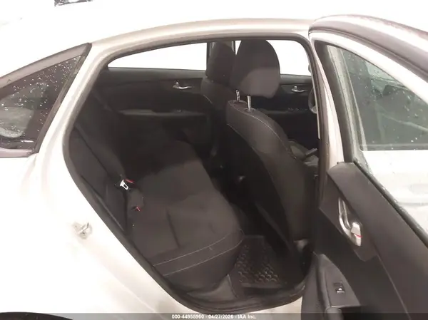 3KPF24AD9KE068157 2019 KIA FORTE - Image 8