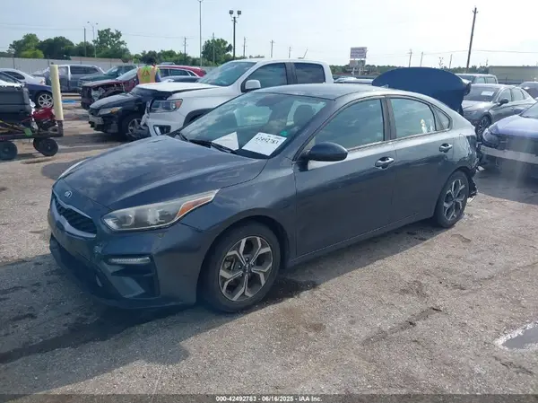 3KPF24AD9KE068689 2019 KIA FORTE - Image 2