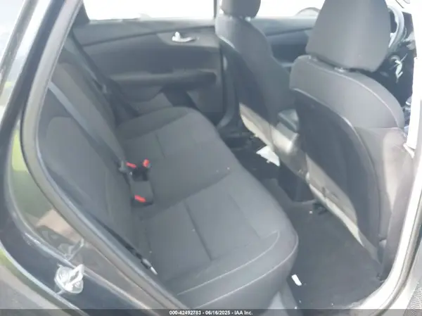 3KPF24AD9KE068689 2019 KIA FORTE - Image 8