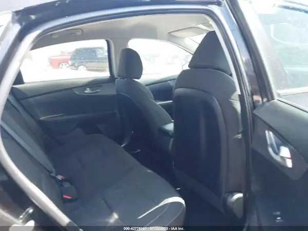 3KPF24AD9KE070362 2019 KIA FORTE - Image 8