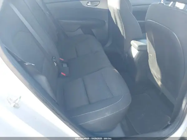 3KPF24AD9KE071401 2019 KIA FORTE - Image 8