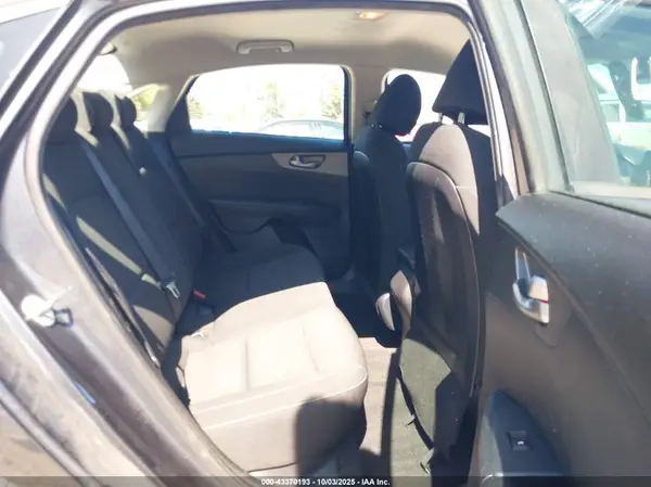 3KPF24AD9KE073522 2019 KIA FORTE - Image 8