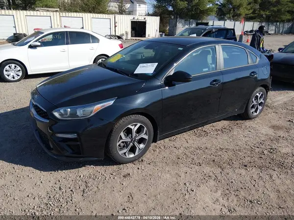3KPF24AD9KE075402 2019 KIA FORTE - Image 2