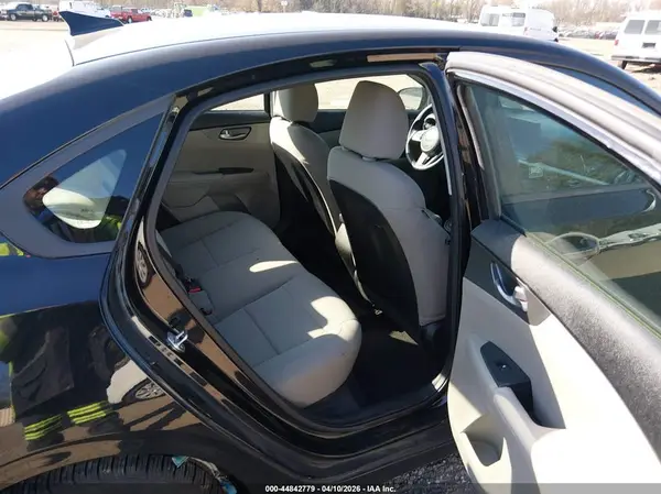 3KPF24AD9KE075402 2019 KIA FORTE - Image 8