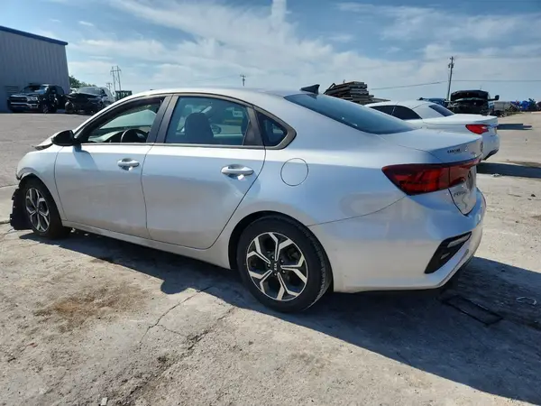 3KPF24AD9KE075755 2019 KIA FORTE - Image 2