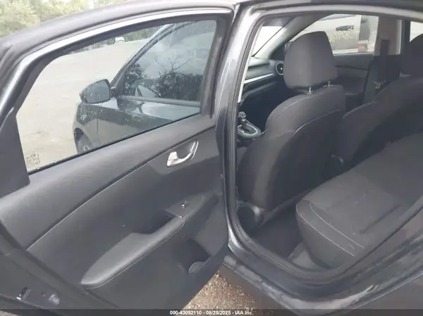 3KPF24AD9KE076047 2019 KIA FORTE - Image 8