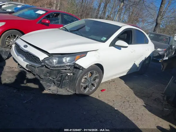 3KPF24AD9KE076713 2019 KIA FORTE - Image 2