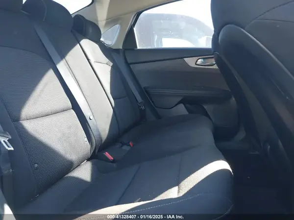 3KPF24AD9KE076713 2019 KIA FORTE - Image 8
