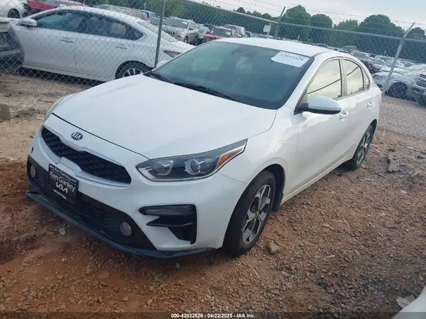 3KPF24AD9KE077229 2019 KIA FORTE - Image 2