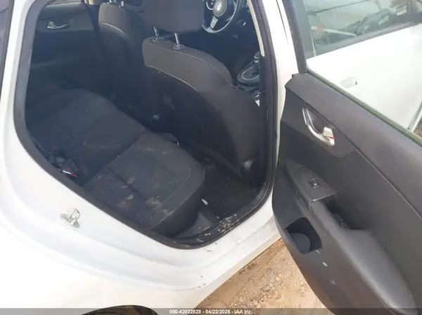 3KPF24AD9KE077229 2019 KIA FORTE - Image 8
