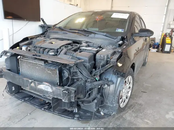 3KPF24AD9KE079739 2019 KIA FORTE - Image 2