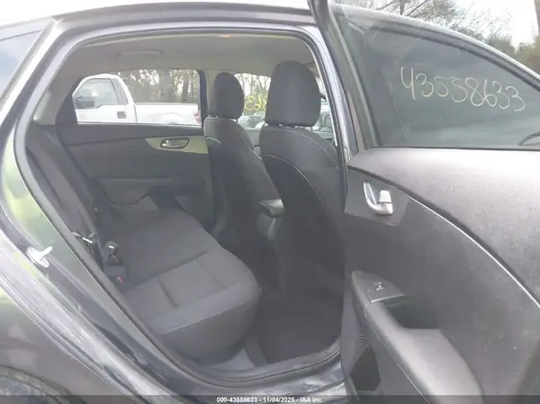 3KPF24AD9KE082768 2019 KIA FORTE - Image 8