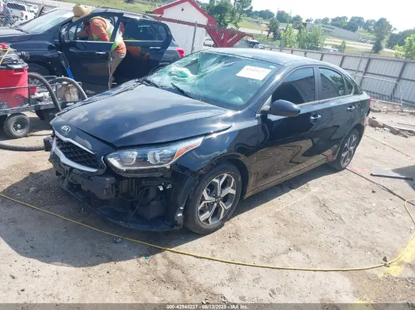 3KPF24AD9KE087789 2019 KIA FORTE - Image 2