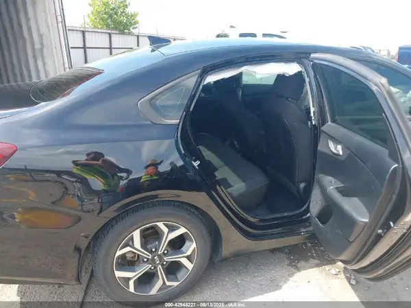 3KPF24AD9KE087789 2019 KIA FORTE - Image 8