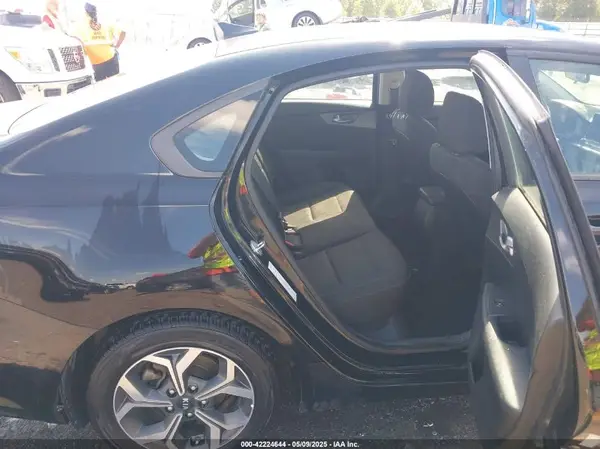 3KPF24AD9KE088750 2019 KIA FORTE - Image 8