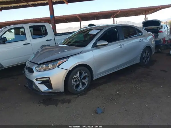 3KPF24AD9KE092958 2019 KIA FORTE - Image 2