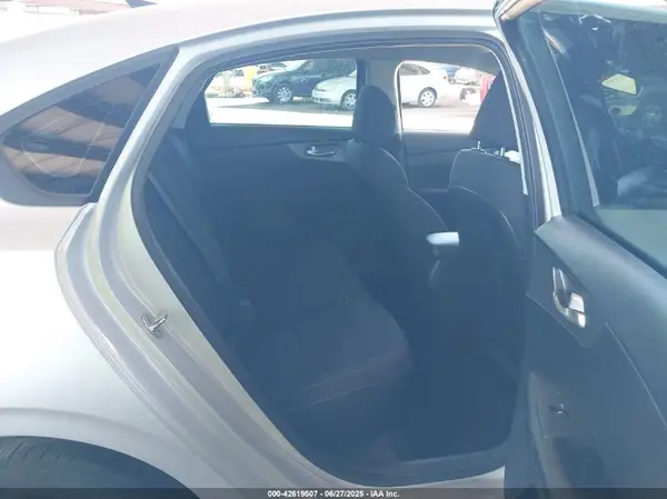 3KPF24AD9KE092958 2019 KIA FORTE - Image 8