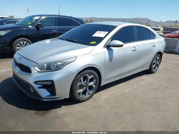 3KPF24AD9KE095052 2019 KIA FORTE - Image 2