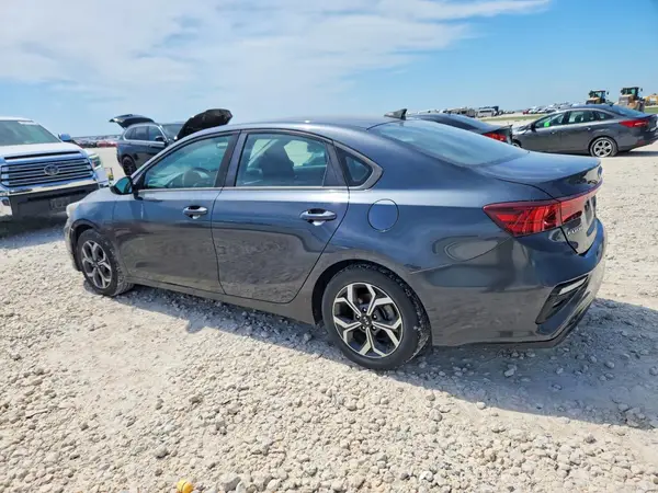 3KPF24AD9KE098243 2019 KIA FORTE - Image 2