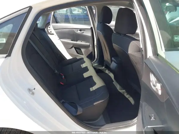 3KPF24AD9KE098453 2019 KIA FORTE - Image 8