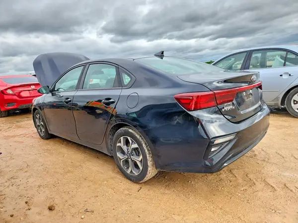 3KPF24AD9KE098632 2019 KIA FORTE - Image 2