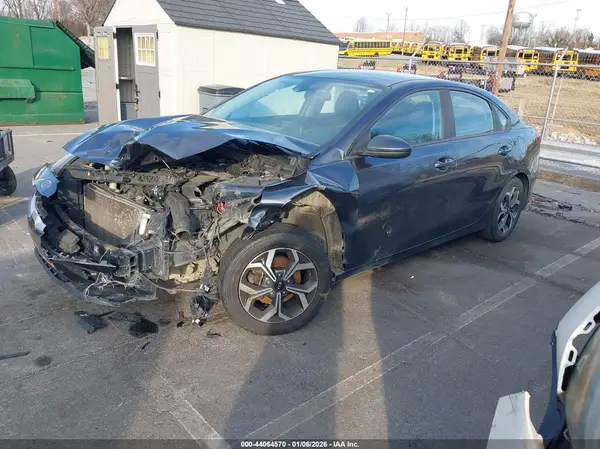 3KPF24AD9KE098937 2019 KIA FORTE - Image 2
