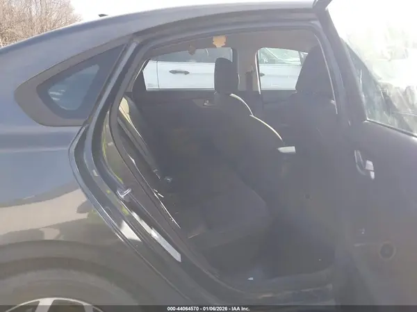 3KPF24AD9KE098937 2019 KIA FORTE - Image 8