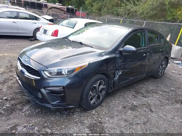 3KPF24AD9KE099411 2019 KIA FORTE - Image 2