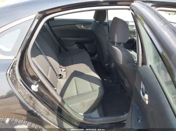 3KPF24AD9KE099585 2019 KIA FORTE - Image 8