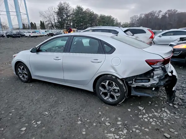 3KPF24AD9KE102467 2019 KIA FORTE - Image 2