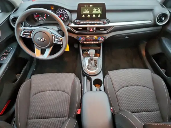 3KPF24AD9KE102467 2019 KIA FORTE - Image 8