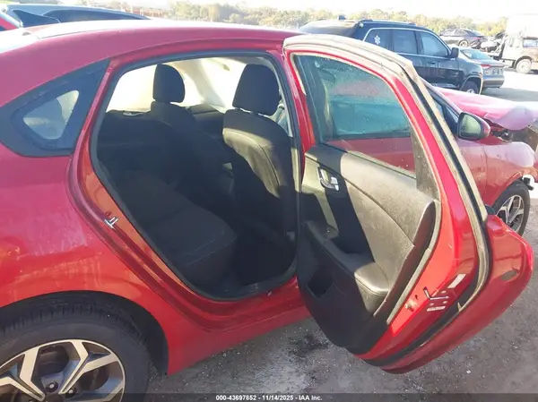 3KPF24AD9KE109306 2019 KIA FORTE - Image 8