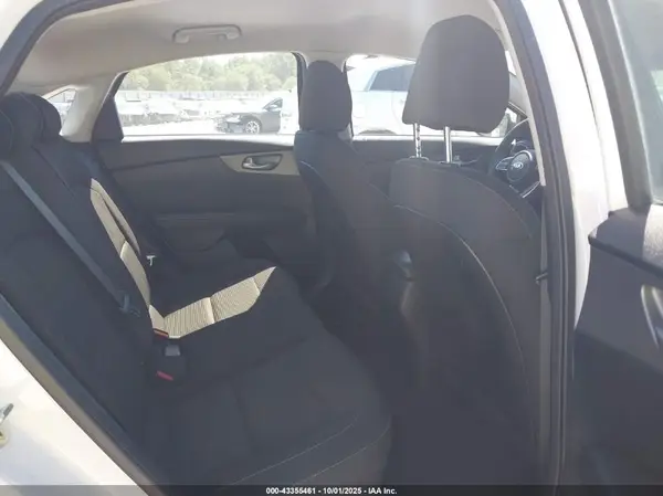 3KPF24AD9KE110925 2019 KIA FORTE - Image 8