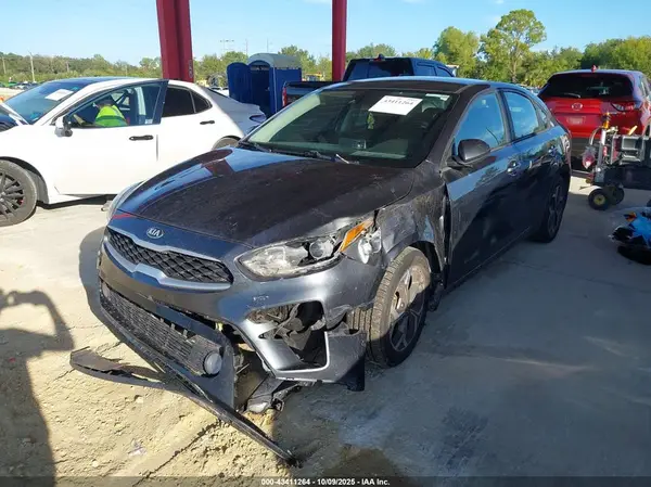 3KPF24AD9KE111167 2019 KIA FORTE - Image 2