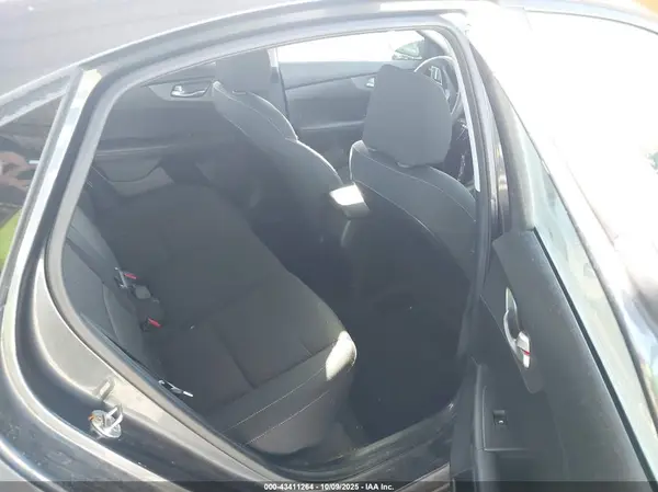 3KPF24AD9KE111167 2019 KIA FORTE - Image 8