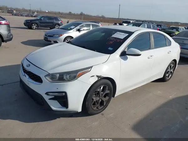 3KPF24AD9KE111914 2019 KIA FORTE - Image 2