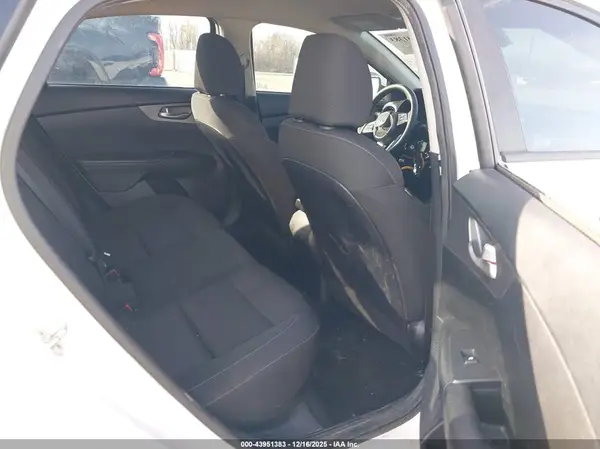 3KPF24AD9KE111914 2019 KIA FORTE - Image 8